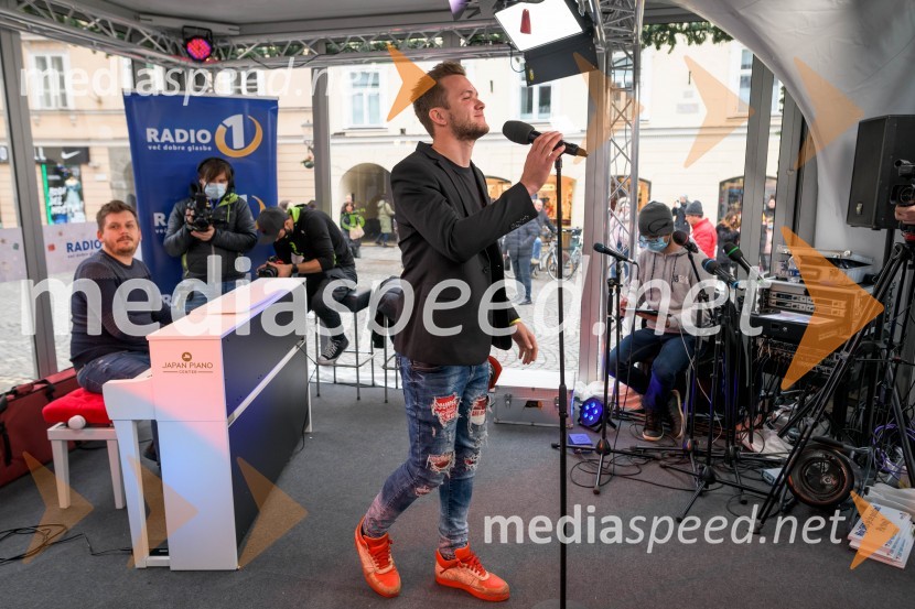  Luka Basi, pevec28-urni dobrodelni maraton Radia 1