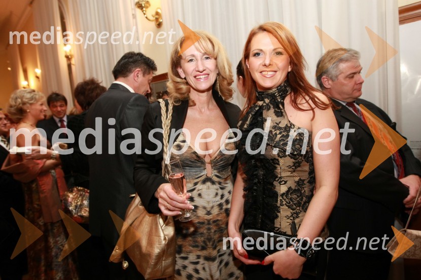 Carmen Dobnik, odvetnica in Bernarda Trebušak, generalna direktorica NameDobrodelni koncert Društva poslovnih žensk FAM za film o Almi Karlin