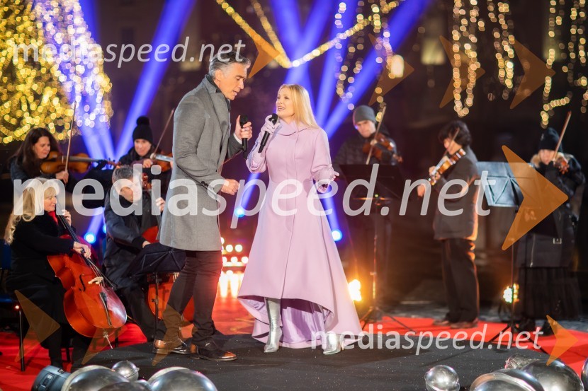  Jan Plestenjak, pevec;  Helena Blagne, pevkaBožična noč, oddaja