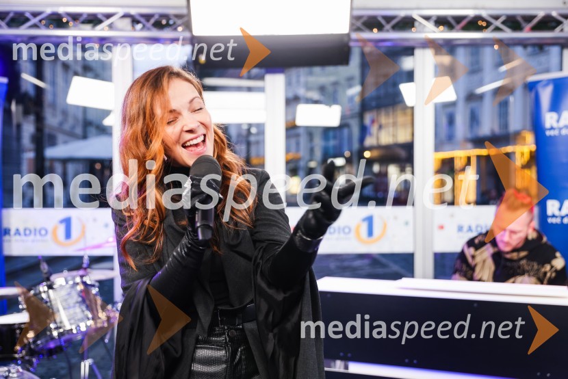  Nina Pušlar, pevka28-urni dobrodelni maraton Radia 1