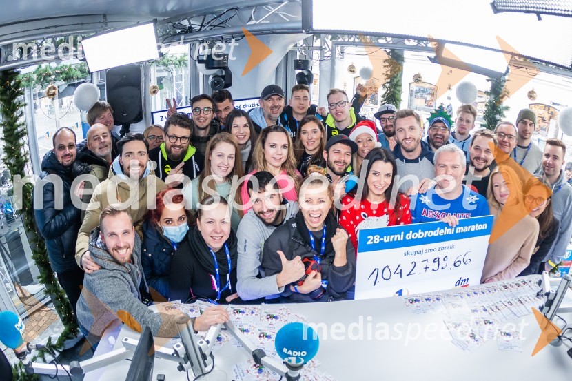 Ekipa Radia 128-urni dobrodelni maraton Radia 1