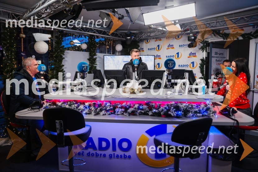  Miha Deželak, radijski voditelj, humanitarec, Fatalni moški 2020;  Denis Avdić, voditelj;  Jana Morelj, radijska in TV voditeljica28-urni dobrodelni maraton Radia 1