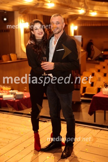  Saša Pavlin Stošić, igralka;  Primož Vrhovec, igralecJacques in njegov gospodar, premiera drame