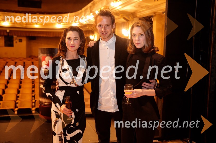  Sabina  Kogovšek, igralka;  ... ;  Eva Jesenovec, igralkaJacques in njegov gospodar, premiera drame