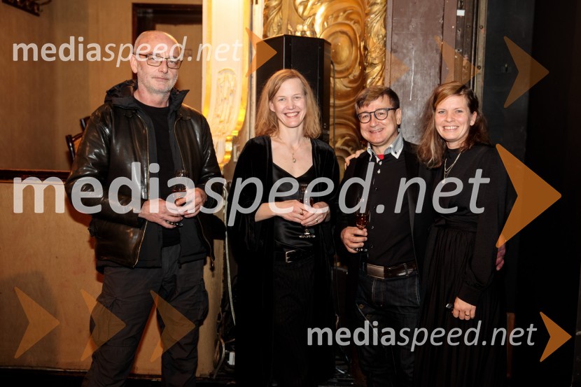  Andrej  Hajdinjak, oblikovalec luči;  Tina Bonča, kostumografinja;  Matjaž  Farič, režiser;  Staša Prah, dramaturginjaJacques in njegov gospodar, premiera drame