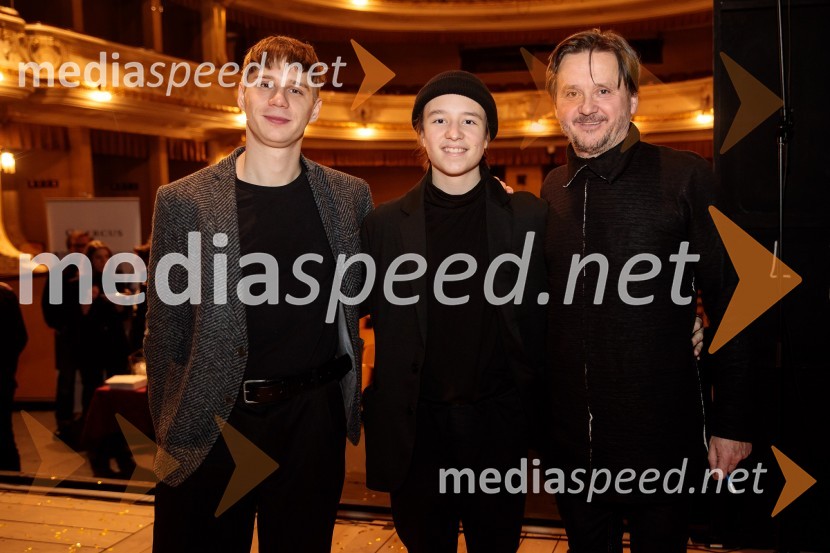  Timon Šturbej, igralec;  ... ;  Branko Završan, igralecJacques in njegov gospodar, premiera drame