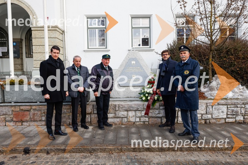  Janez Černe, podžupan Mestne občine Kranj;  Bojan Verčič, podpredsednik Območnega združenja veteranov vojne za Slovenijo Kranj;  Anton Rešek , predsednik Območnega združenja veteranov vojne za Slovenijo Kranj;  Matjaž Rakovec, župan Mestne občine Kranj;  Ivan Hočevar, predsednik Policijsko veteranskega društva SEVER GorenjskaPolaganje venca k obeležju pred mestno občino Kranj