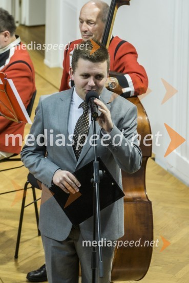  Robert Levstek,  odgovorni urednik Radia Maribor, moderator prireditev35. tradicionalni novoletni koncert Pihalnega orkestra Pošta Maribor