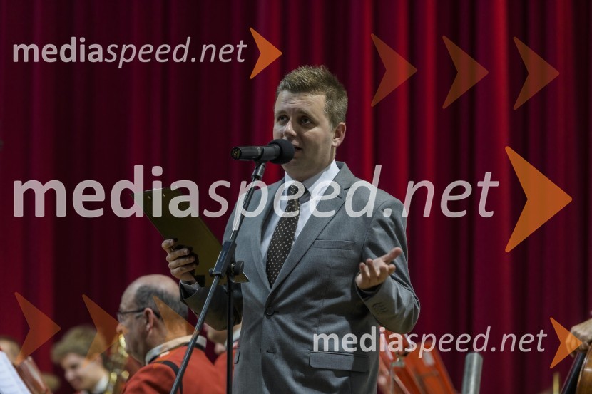  Robert Levstek,  odgovorni urednik Radia Maribor, moderator prireditev35. tradicionalni novoletni koncert Pihalnega orkestra Pošta Maribor
