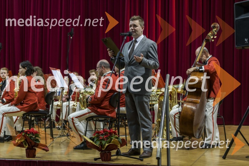  Robert Levstek,  odgovorni urednik Radia Maribor, moderator prireditev35. tradicionalni novoletni koncert Pihalnega orkestra Pošta Maribor