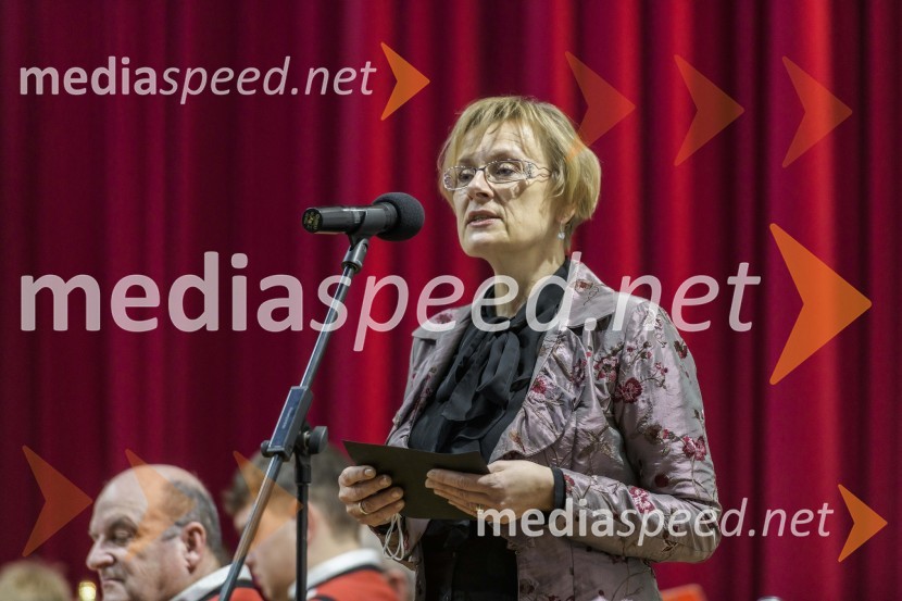   Karmen Lebe Greif, predsednica KUD Pošta in članica uprave Pošte Slovenije.35. tradicionalni novoletni koncert Pihalnega orkestra Pošta Maribor