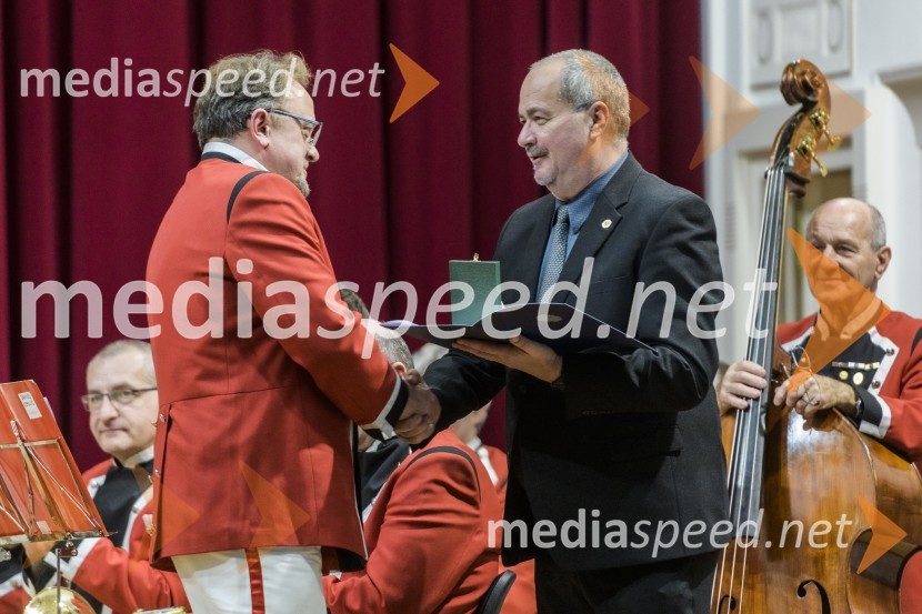  Marko Herzog;  Boris Selko, predsednik Zveze slovenskih godb35. tradicionalni novoletni koncert Pihalnega orkestra Pošta Maribor