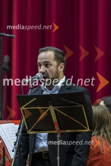  Tim Ribič, operni pevec, lastnik restavracije Miyabi, 1. tenor, Slovenski oktet35. tradicionalni novoletni koncert Pihalnega orkestra Pošta Maribor