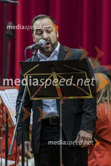  Tim Ribič, operni pevec, lastnik restavracije Miyabi, 1. tenor, Slovenski oktet35. tradicionalni novoletni koncert Pihalnega orkestra Pošta Maribor