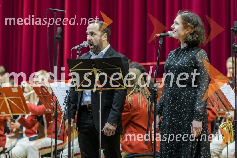 Tim Ribič, operni pevec, lastnik restavracije Miyabi, 1. tenor, Slovenski oktet;  ... 35. tradicionalni novoletni koncert Pihalnega orkestra Pošta Maribor