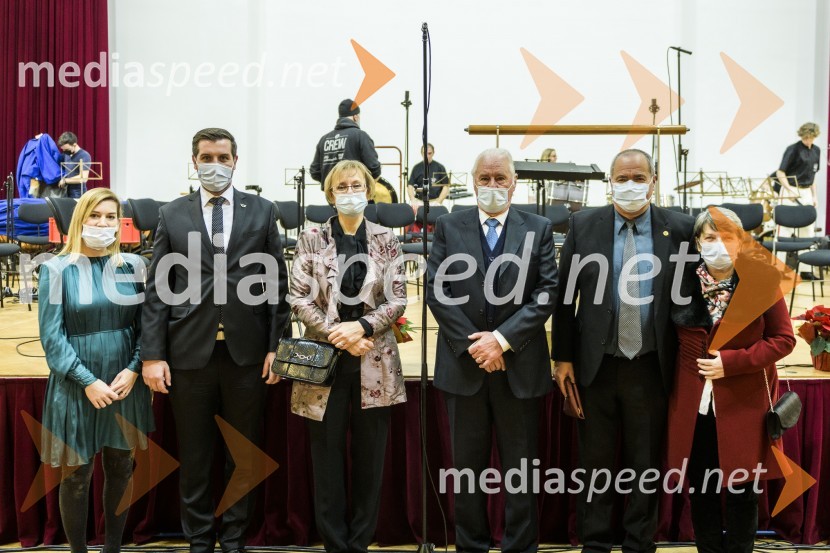  ... ;  ... ;   Karmen Lebe Greif, predsednica KUD Pošta in članica uprave Pošte Slovenije.;  ... ;  Boris Selko, predsednik Zveze slovenskih godb;  ... 35. tradicionalni novoletni koncert Pihalnega orkestra Pošta Maribor