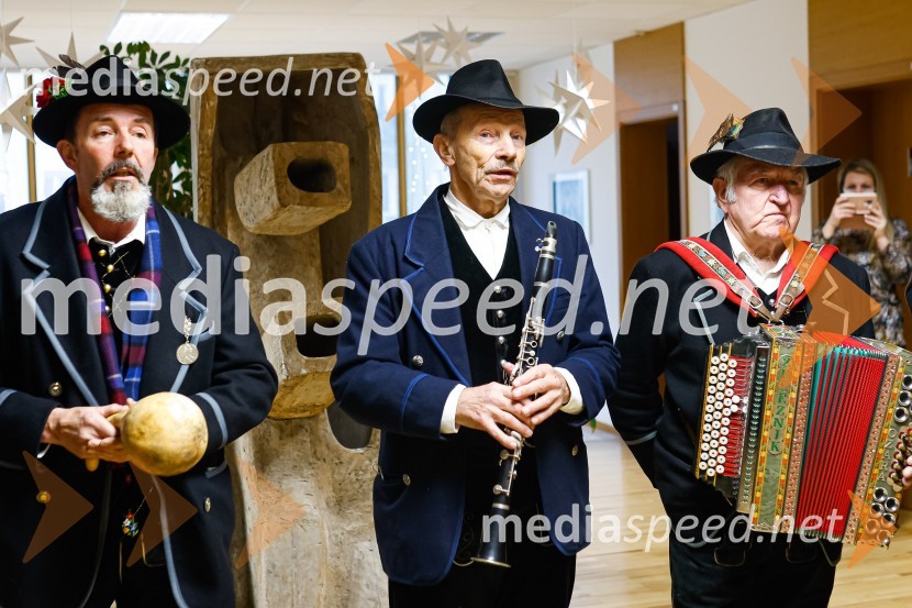  ... ;  Matija Koritnik, Kranjski furmani;  Vinko  Jenšterle – Cene, Kranjski furmaniObisk kolednikov na MO Kranj