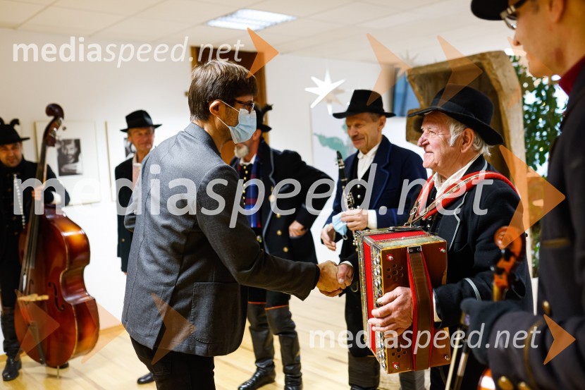  Matjaž Rakovec, župan Mestne občine Kranj;  Vinko  Jenšterle – Cene, Kranjski furmaniObisk kolednikov na MO Kranj