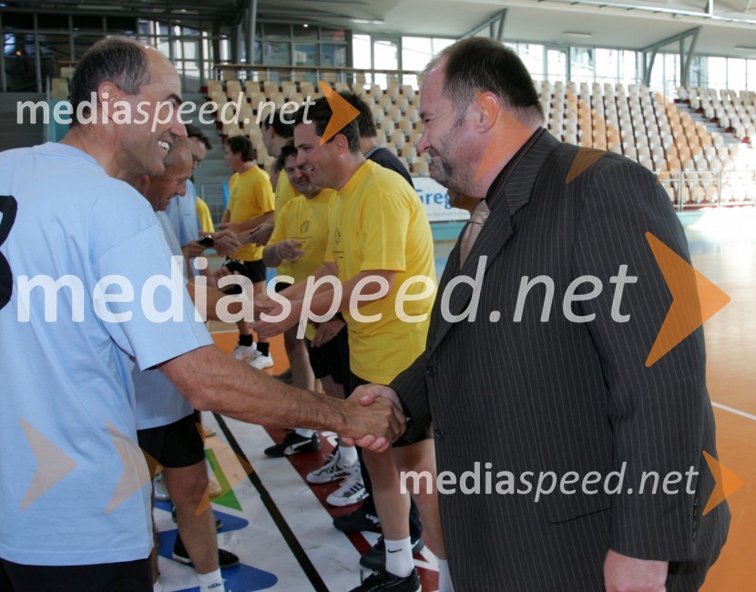  Janez Janša, predsednik SDS;  Aleš Hauc, nekdanji predsednik uprave NKBMUmrl je Aleš Hauc, nekdanji direktor NKBM in Pošte Slovenije