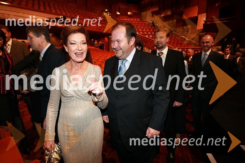  Aleš Hauc, nekdanji predsednik uprave NKBM;  Elza Budau, slovenska tekstopiska, pesnica in pisateljicaUmrl je Aleš Hauc, nekdanji direktor NKBM in Pošte Slovenije