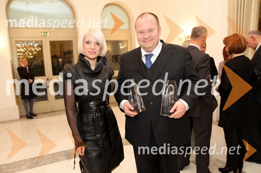  Jasmina Roškar, direktorica Službe korporativnega komuniciranja Pošte Slovenije;  Aleš Hauc, nekdanji predsednik uprave NKBMUmrl je Aleš Hauc, nekdanji direktor NKBM in Pošte Slovenije