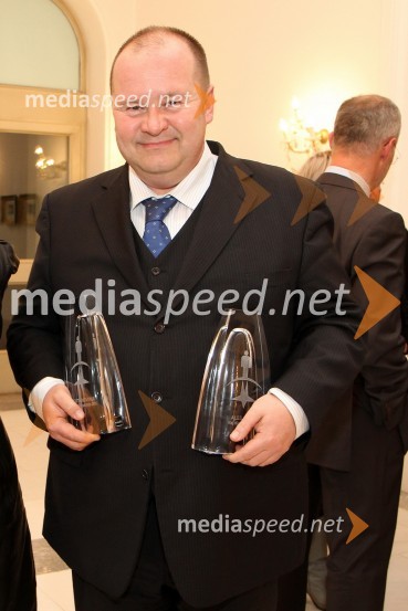  Aleš Hauc, nekdanji predsednik uprave NKBMUmrl je Aleš Hauc, nekdanji direktor NKBM in Pošte Slovenije