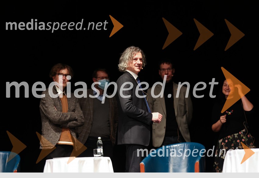  Marko Crnkovič, kolumnist, urednik portala Fokus Pokus;  Anže Erbežnik, pravnik; dr. Robert Golob, predsednik uprave, GEN-I;  Luka Lisjak Gabrijelčič, zgodovinar;  izr. prof. dr.  Janja Hojnik, Prorektorica Univerze v Mariboru za kakovost, kadre in pravne zadeve, Univerza v MariboruV kakšni državi želimo živeti, javna tribuna gibanja Bodi sprememba