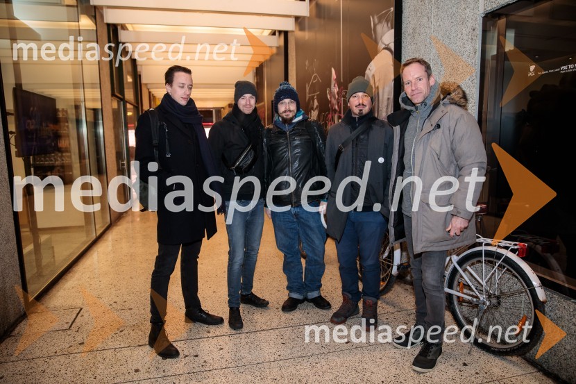  Marko Ježek, Blooming;  Dejan Gregorič, violinist;  Gašper Kirn;  Andrej Pekarovič, kitarist;  Jurij ZelinkaVse to sem videla, ko sem letela mimo, premiera kozmomjuzikla