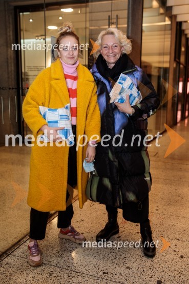  Lana Sernec;  Karin SernecVse to sem videla, ko sem letela mimo, premiera kozmomjuzikla