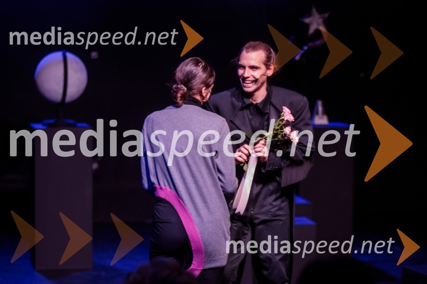  ... ;  Matic Lukšič, igralecVse to sem videla, ko sem letela mimo, premiera kozmomjuzikla