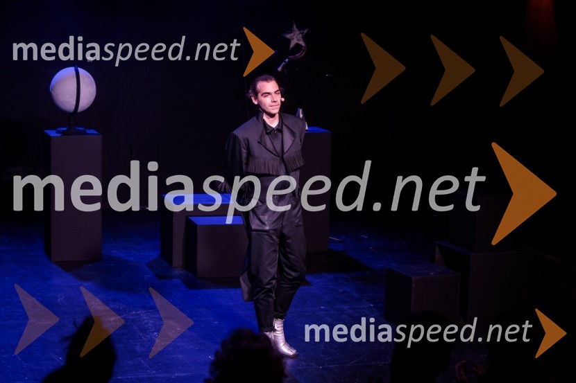  Matic Lukšič, igralecVse to sem videla, ko sem letela mimo, premiera kozmomjuzikla