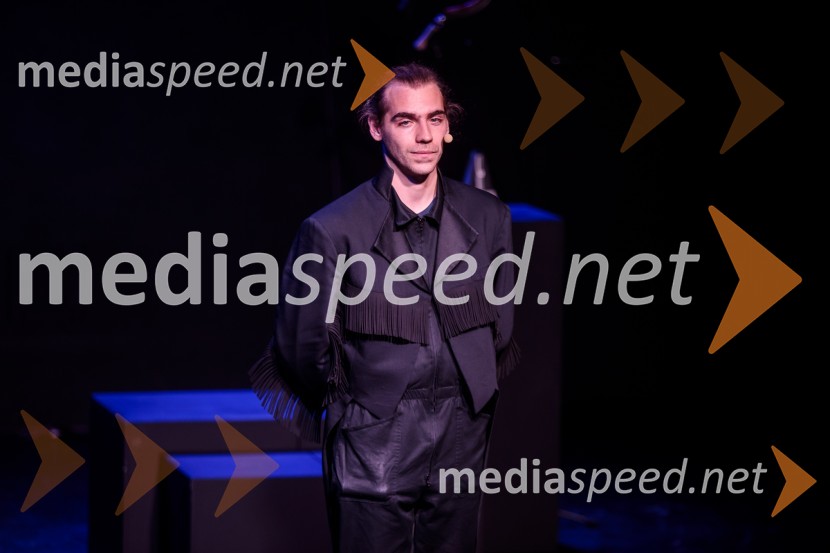  Matic Lukšič, igralecVse to sem videla, ko sem letela mimo, premiera kozmomjuzikla