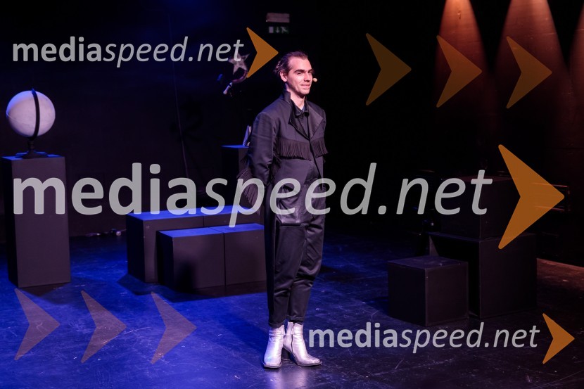  Matic Lukšič, igralecVse to sem videla, ko sem letela mimo, premiera kozmomjuzikla