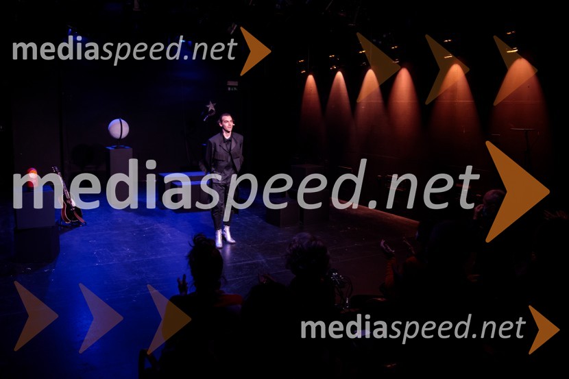  Matic Lukšič, igralecVse to sem videla, ko sem letela mimo, premiera kozmomjuzikla