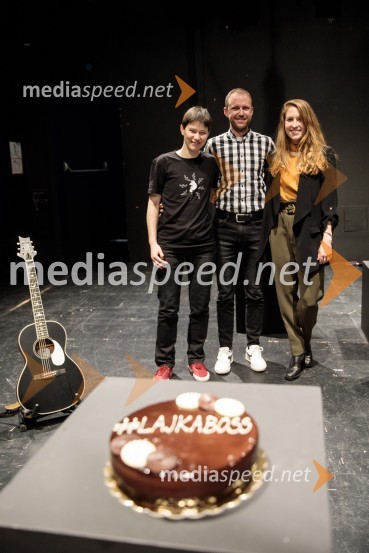  Eva Jagodic;  Martin Vrtačnik, lektor;  Anja Möderndorfer, plesalkaVse to sem videla, ko sem letela mimo, premiera kozmomjuzikla