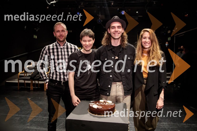  Martin Vrtačnik, lektor;  Eva Jagodic;  Matic Lukšič, igralec;  Anja Möderndorfer, plesalkaVse to sem videla, ko sem letela mimo, premiera kozmomjuzikla