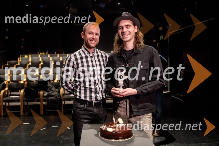  Martin Vrtačnik, lektor;  Matic Lukšič, igralecVse to sem videla, ko sem letela mimo, premiera kozmomjuzikla