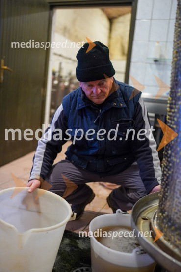  Peter  Kramer,  Fakulteta za kmetijstvo in biosistemske vede, Univerza v MariboruTrgatev grozdja na Meranovem