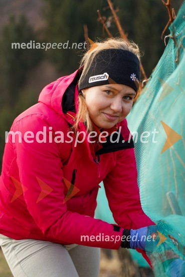  Urška JezaTrgatev grozdja na Meranovem