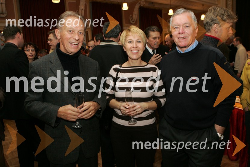 Franc Zlatko Dreu, častni konzul Republike Slovenije v Luksemburgu (levo) in Tone Vogrinec, direktor alpskega smučarskega sklada, s soprogo Alenko
(županov sprejem v Narodnem domu in Vinagovi kleti)42. Zlata lisica