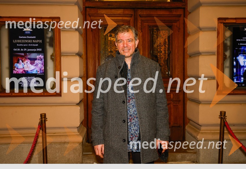  Andrej  Stražišar, scenografLjubezenski napoj, premiera opere