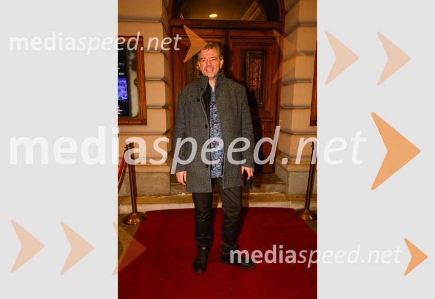  Andrej  Stražišar, scenografLjubezenski napoj, premiera opere