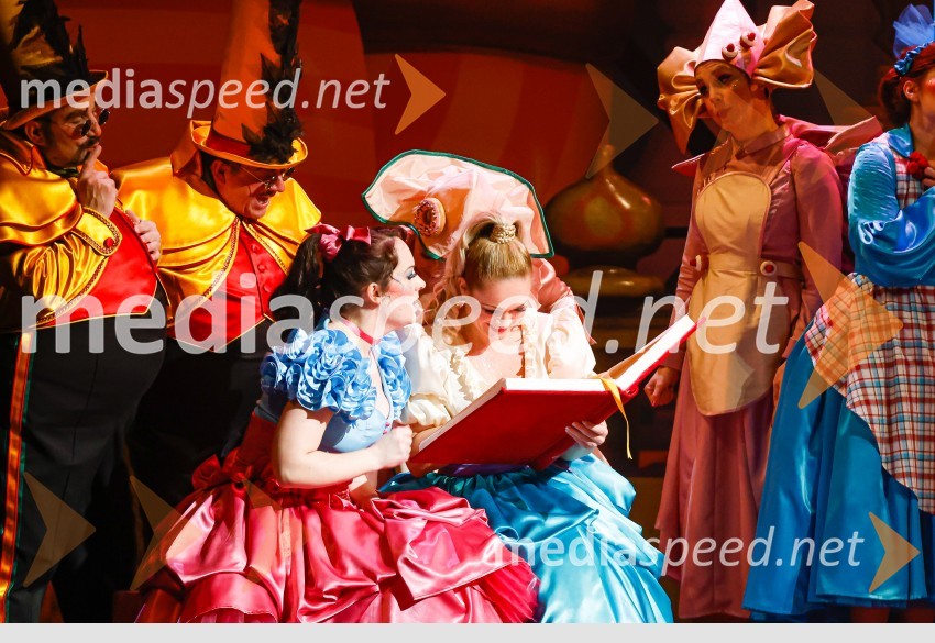  Štefica Stipančević - Steffy, pevka;  Nina Dominko, operna pevkaLjubezenski napoj, premiera opere