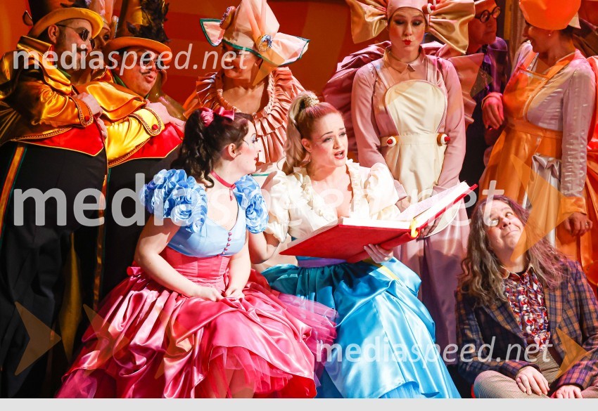  Štefica Stipančević - Steffy, pevka;  Nina Dominko, operna pevkaLjubezenski napoj, premiera opere