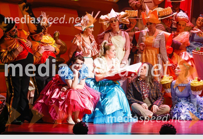  Štefica Stipančević - Steffy, pevka;  Nina Dominko, operna pevkaLjubezenski napoj, premiera opere