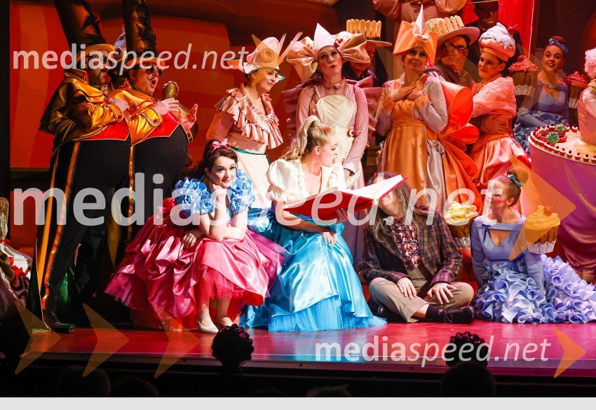  Štefica Stipančević - Steffy, pevka;  Nina Dominko, operna pevkaLjubezenski napoj, premiera opere