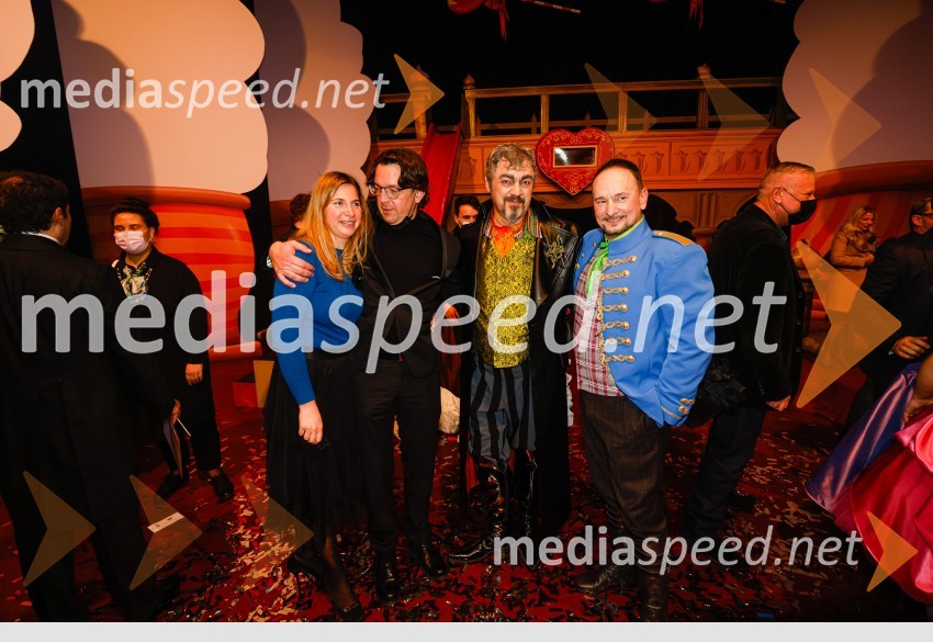  Barbara Čepirlo Čičigoj, odnosi z javnostjo Opera in Balet Ljubljana;  Marko  Hribernik, dirigent;  Saša  Čano, operni pevec;  Dejan Maksimilijan Vrbančič, operni pevecLjubezenski napoj, premiera opere