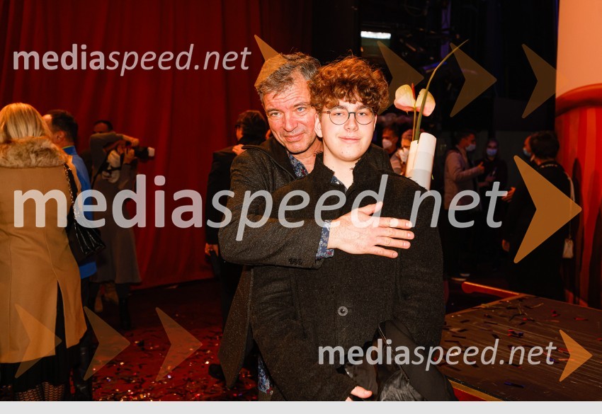  Andrej  Stražišar, scenograf;  Andraž StražišarLjubezenski napoj, premiera opere