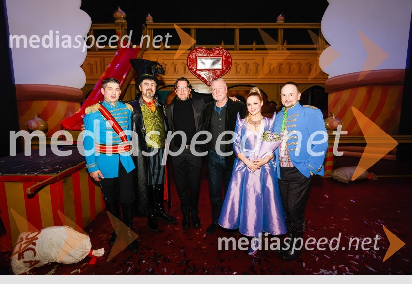  Ivan  Andres Arnšek, operni pevec;  Saša  Čano, operni pevec;  ... ;  ... ;  Nina Dominko, operna pevka;  Dejan Maksimilijan Vrbančič, operni pevecLjubezenski napoj, premiera opere