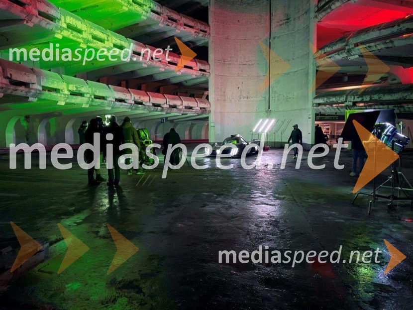 Peugeot 9X8, novi hibridni dirkalnik